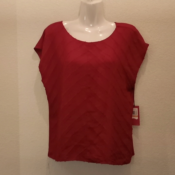 Vince Camuto Tropical Red Top - Picture 2 of 12